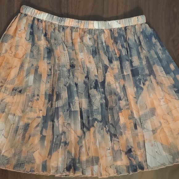 BCBG pleated mini skirt - Picture 2 of 5